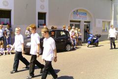 208